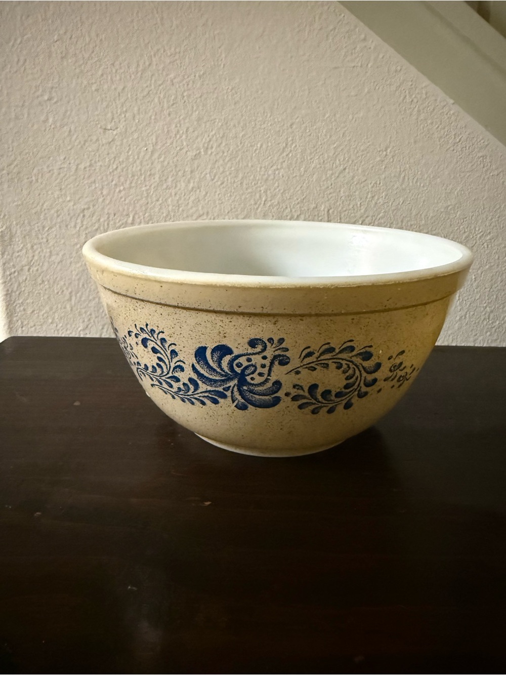 Vintage Pyrex mixing bowl in the Homestead pattern